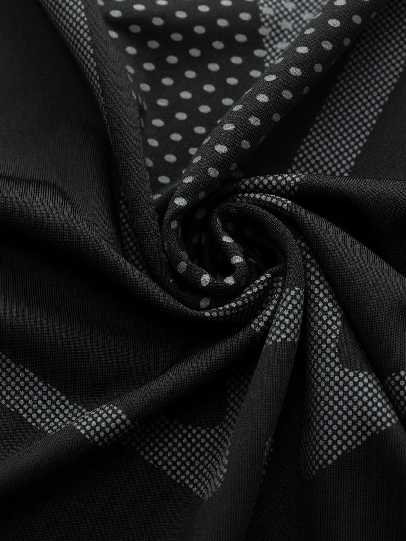 Breathable Compression Long Sleeve Sports Shirt for Men - Quick Drying Crew Neck Athletic Wear for Basketball, Running，Fitness